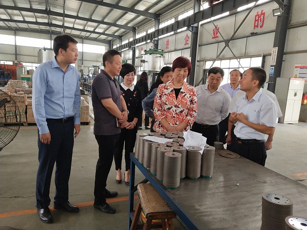 省人大常委會(huì)常務(wù)副主任、黨組書記王玲一行來湖北昌利公司視察